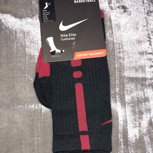 NIKE Elite Cushioned Crew Basketball Socks…
